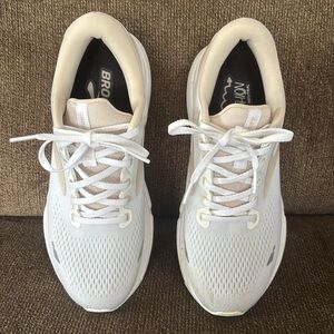 Brooks ghost sneakers. Women’s size9.